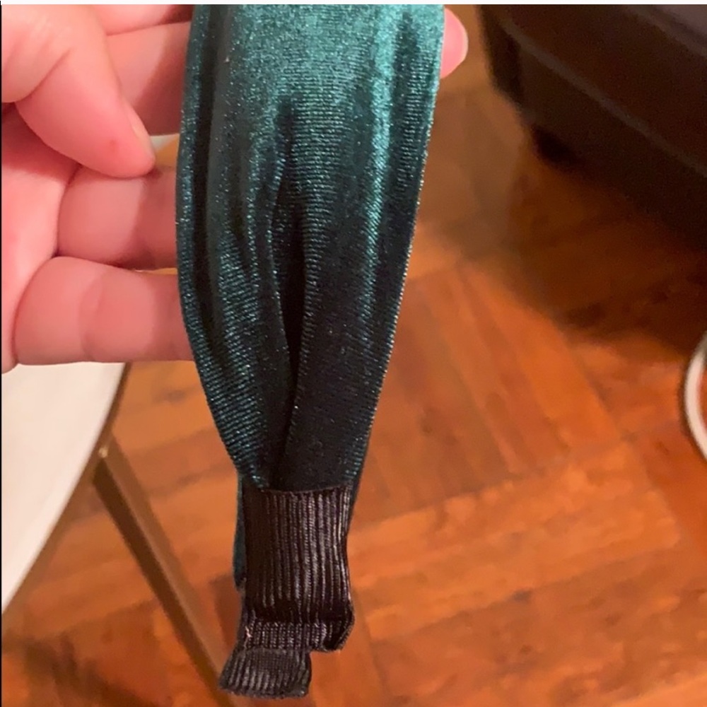 Green Velvet Turban Knotted Headband - Picture 3 of 4